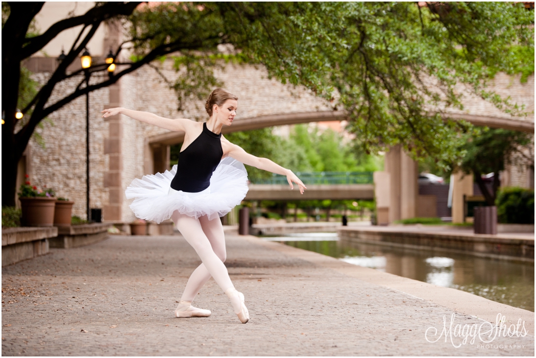 Ballet Portraits at the Las Colinas Mandalay Canals in Irving Texas #MaggShotsSenior