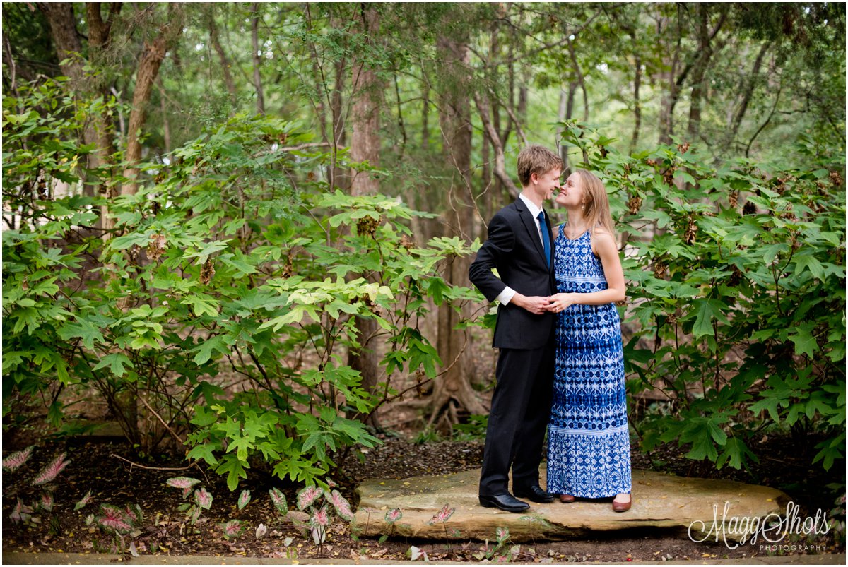 Engagements Session at Grapevine Botanical Gardens, DFW Wedding Photographer, MaggShots Photography,