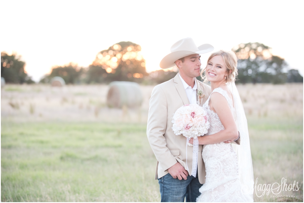Backyard Wedding Bowie Texas, dew wedding photographer, Maggshots photography, wedding