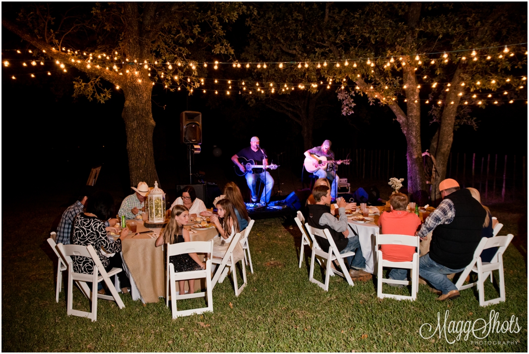 Backyard Wedding Bowie Texas, dew wedding photographer, Maggshots photography, wedding