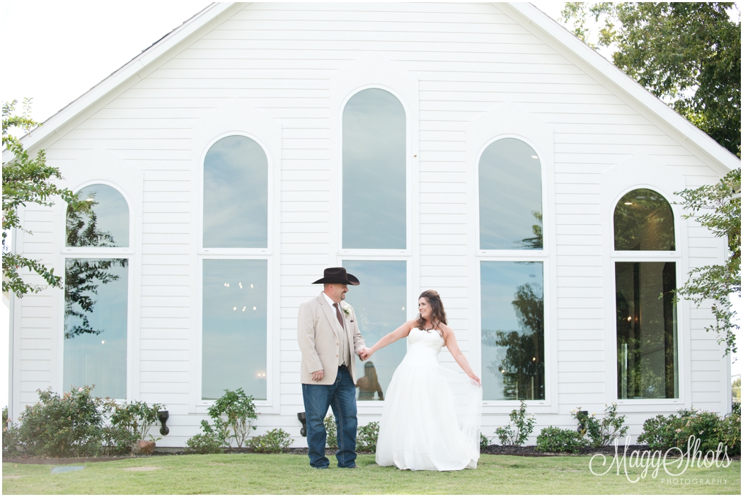 MaggShots Photography, MaggShots, Couple, Kiss, Bride and Groom, Wedding, Professional Photographer, Rustic Grace Estate
