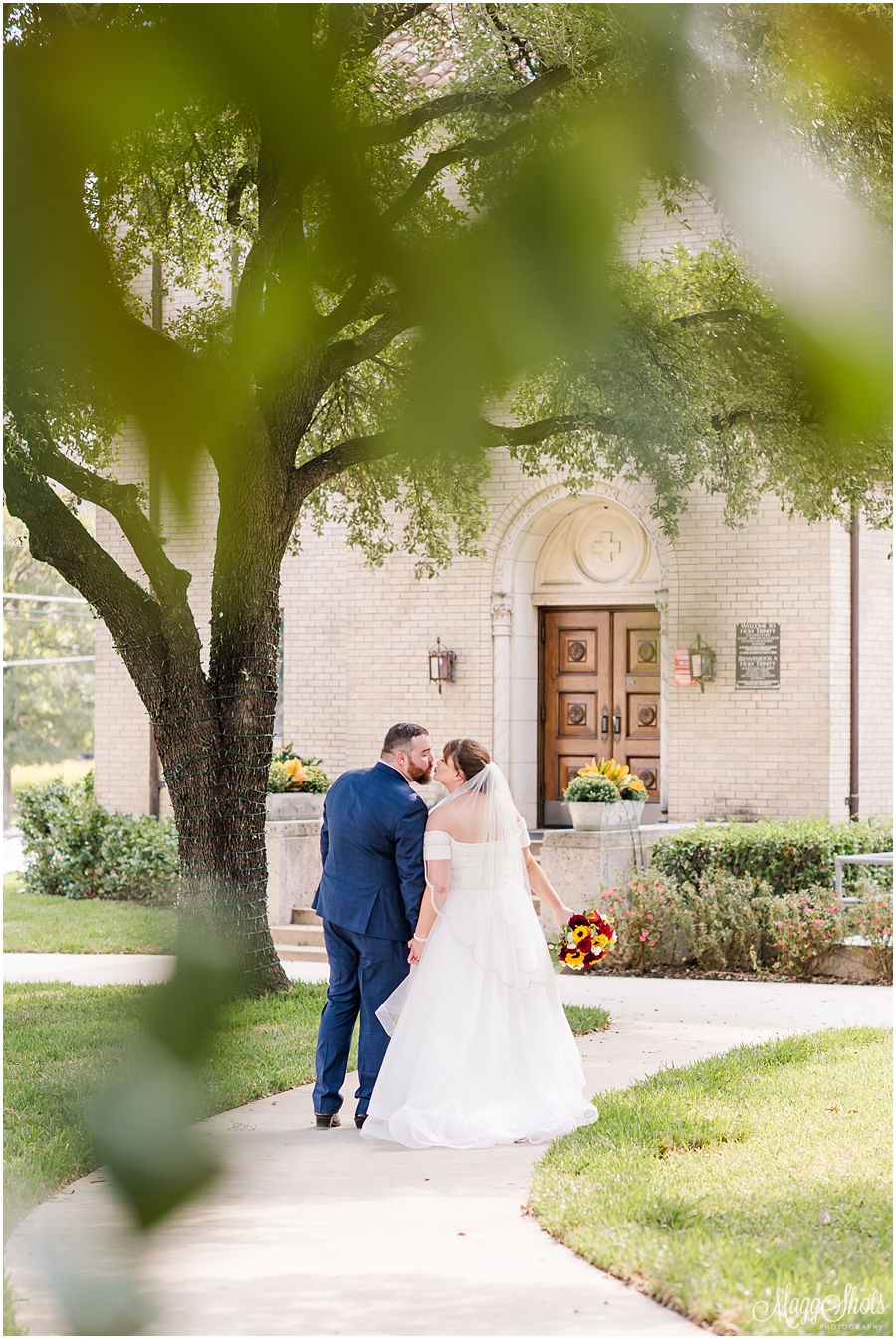 MaggShots Photography, DFW Wedding Photographer, Belo Mansion, Wedding Photographer, Belo Mansion, Wedding Photographer, Dallas wedding, Belo Mansion Wedding, Trinity Groves Engagement, Klyde Warren Park Engagement, Trinity Groves Photographyer, bride and groom, just married, romantics