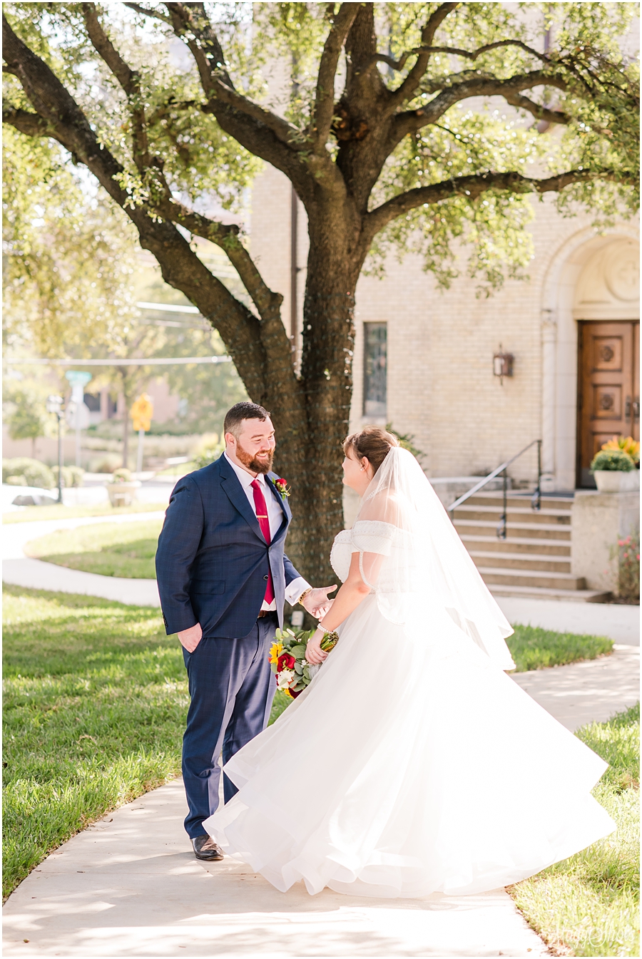 MaggShots Photography, DFW Wedding Photographer, Belo Mansion, Wedding Photographer, Belo Mansion, Wedding Photographer, Dallas wedding, Belo Mansion Wedding, Trinity Groves Engagement, Klyde Warren Park Engagement, Trinity Groves Photographyer, bride and groom, just married, romantics