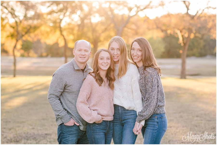Green acres flower mound, flower mound family session, flower mound portrait photographer, Flower Mound Family Portraits, Fall Mini Sessions, Family of 4, daughters, 