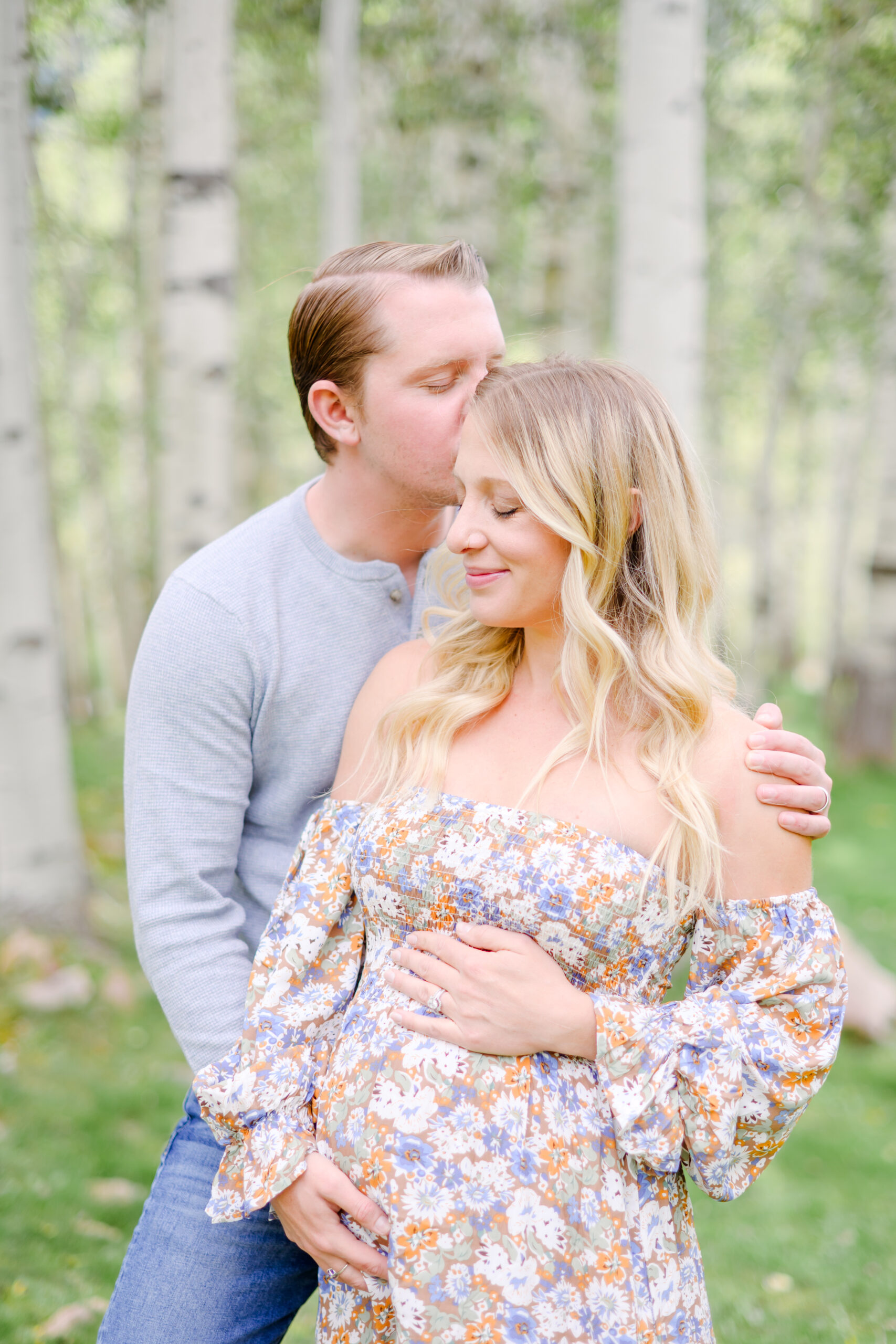 East of Aspen Trail in Colorado, Maternity Session